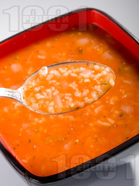 Доматена крем супа с ориз, моркови и босилек - снимка на рецептата